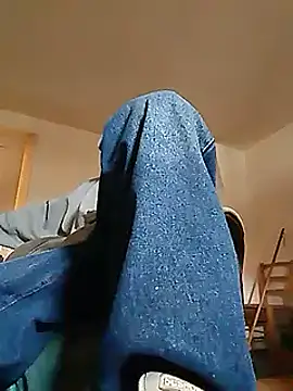 Snapshot of skateboy78 chatting on 02/02/25, 10:57 skateboy78 online show from 02/02/25, 10:57