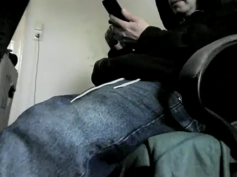 Snapshot of skateboy78 chatting on 02/17/25, 09:13 skateboy78 online show from 02/17/25, 09:13