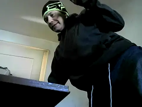 Snapshot of skateboy78 chatting on 03/19/25, 10:11 skateboy78 online show from 03/19/25, 10:11