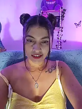 Snapshot of Fox_Roxxan chatting on 06/03/26, 02:14 Fox Roxxan online show from 06/03/26, 02:14