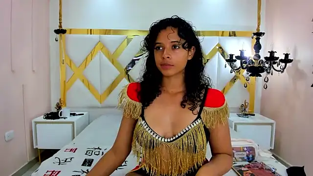 Snapshot of Sweet_Lucyy chatting on 10/11/25, 04:44 Sweet Lucyy online show from 10/11/25, 04:44