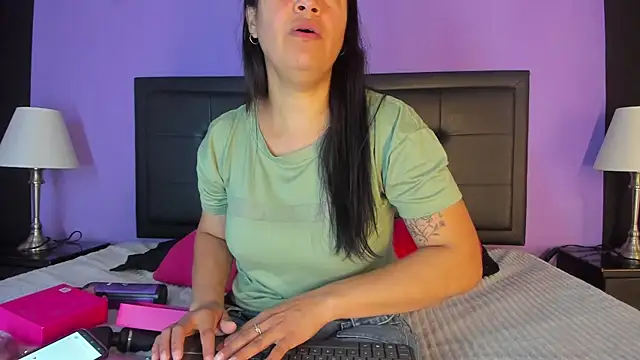 GreciaFox1 online show from 04/13/26, 12:10