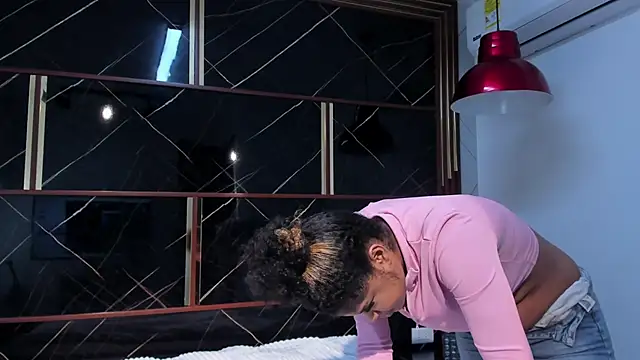 HannyThompson online show from 10/24/25, 12:12