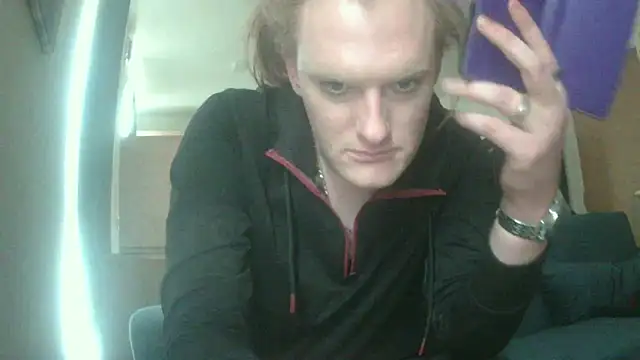 Snapshot of avamaxwell chatting on 05/01/26, 01:37 avamaxwell online show from 05/01/26, 01:37