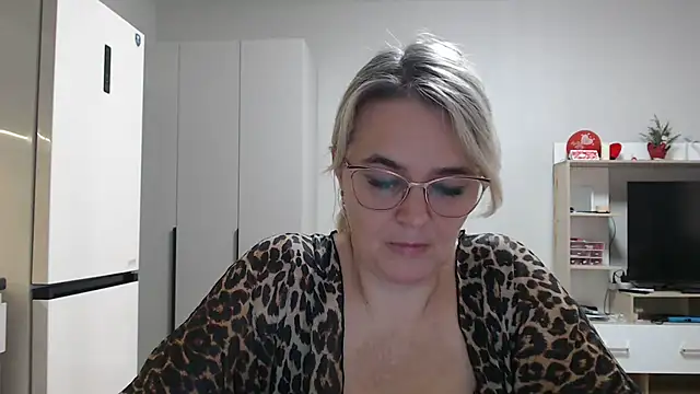 EleanoraDream online show from 04/13/26, 08:20