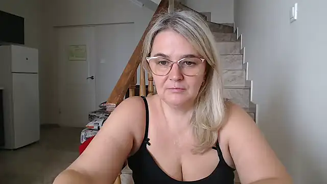 Snapshot of EleanoraDream chatting on 06/28/26, 12:44 EleanoraDream online show from 06/28/26, 12:44