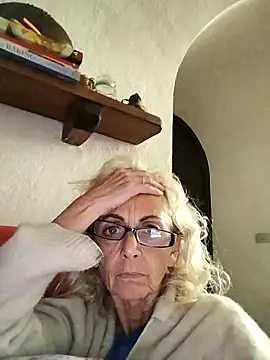 clarabell4 online show from 10/10/25, 08:30