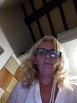 clarabell4 online show from 10/31/25, 09:38