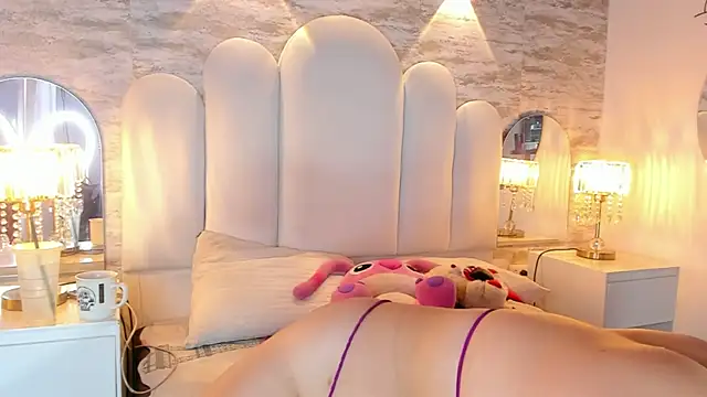 Yassy vazquez online show from 02/04/26, 07:42