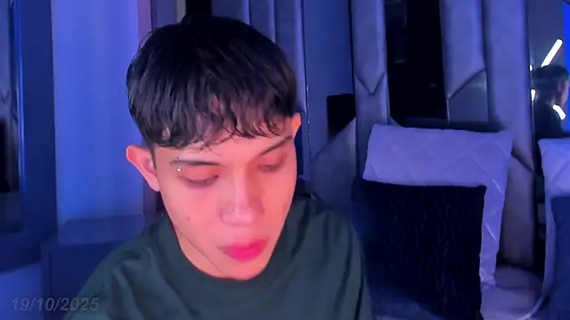 Sebax Young online show from 10/19/25, 07:58