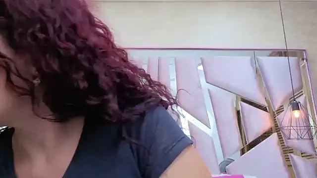 ThaliaCross online show from 04/12/26, 11:48