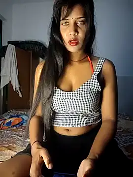 cute radhikaa online show from 10/25/25, 08:33