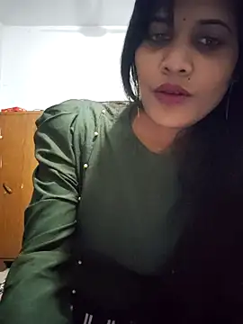 cute radhikaa online show from 11/03/25, 06:31