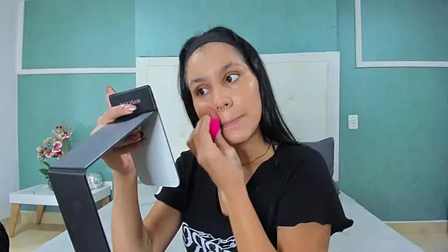 ania gomez online show from 10/17/25, 02:52