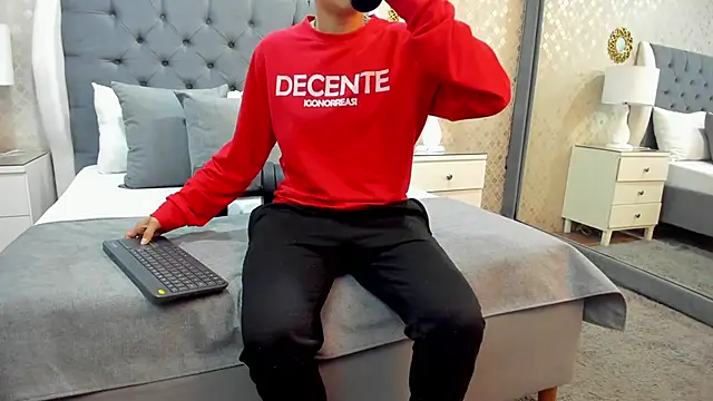 ZoeKrug online show from 09/18/25, 12:40