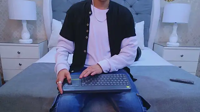 ZoeKrug online show from 10/25/25, 11:51