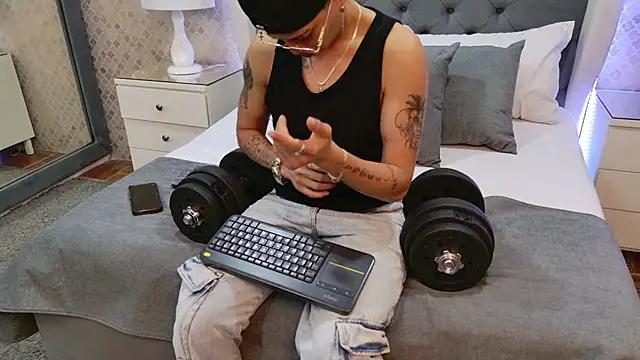 ZoeKrug online show from 12/20/25, 07:21