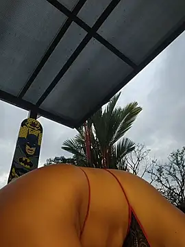 Snapshot of Yessica_Lopezz chatting on 02/14/26, 11:29 Yessica Lopezz online show from 02/14/26, 11:29