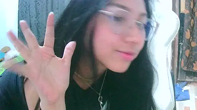 Snapshot of honeysweet111 chatting on 10/06/25, 03:59 honeysweet111 online show from 10/06/25, 03:59