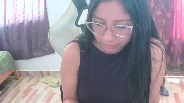 Snapshot of honeysweet111 chatting on 10/08/25, 05:21 honeysweet111 online show from 10/08/25, 05:21