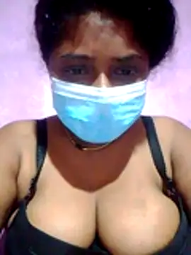 Snapshot of boosypussy chatting on 05/17/26, 03:30 boosypussy online show from 05/17/26, 03:30
