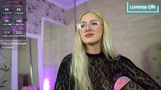 LucyLextonX online show from 10/03/25, 04:42