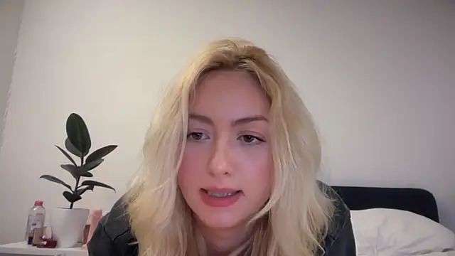 Kitty Swetty online show from 02/25/26, 10:41