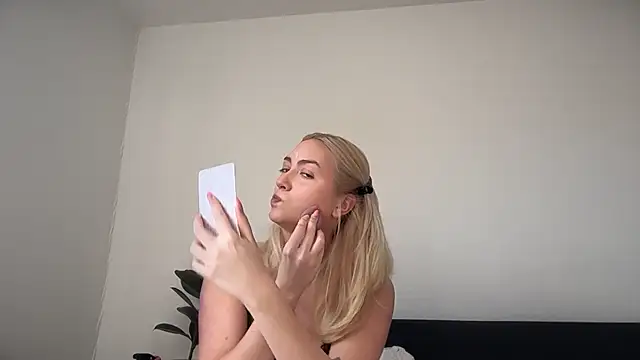 Kitty Swetty online show from 04/28/26, 09:03