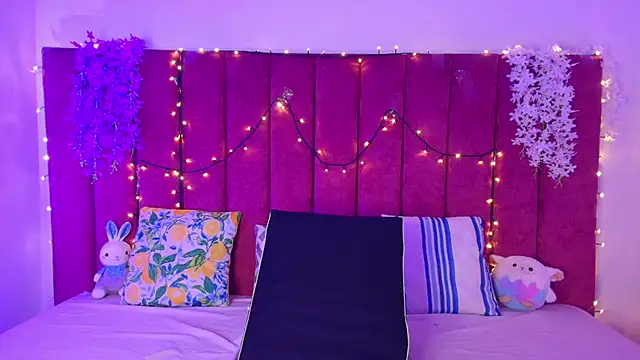 RominaaReyes online show from 04/12/26, 03:00