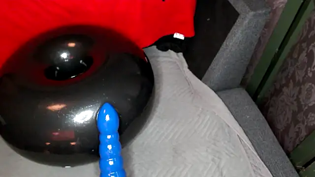 Snapshot of drieghe chatting on 10/08/25, 09:12 drieghe online show from 10/08/25, 09:12