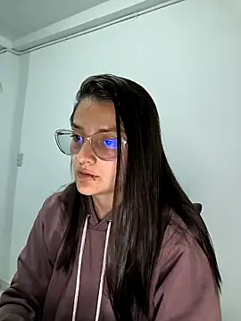 Snapshot of Coralinne__ chatting on 04/21/26, 01:07 Coralinne online show from 04/21/26, 01:07