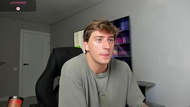 Snapshot of DaniHort chatting on 05/17/26, 08:23 DaniHort online show from 05/17/26, 08:23