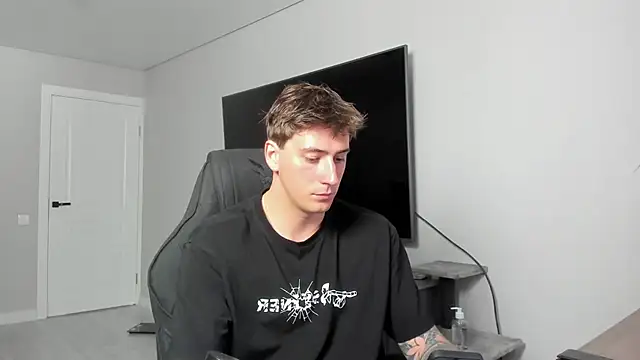 Snapshot of DaniHort chatting on 05/31/26, 10:11 DaniHort online show from 05/31/26, 10:11
