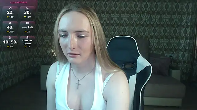Snapshot of Vi_Luxy chatting on 04/26/26, 01:47 Vi Luxy online show from 04/26/26, 01:47