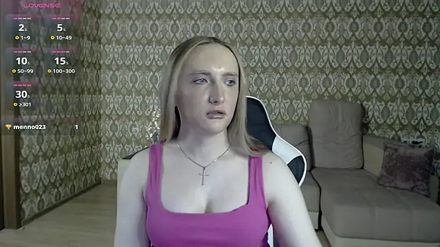 Snapshot of Vi_Luxy chatting on 05/03/26, 02:06 Vi Luxy online show from 05/03/26, 02:06