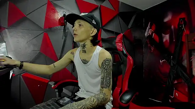 Snapshot of StraightBoy_Nick chatting on 09/21/25, 05:42 StraightBoy Nick online show from 09/21/25, 05:42