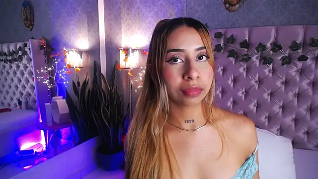 laila stilwiills online show from 11/11/25, 12:43