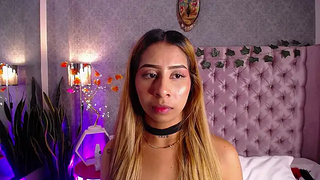 laila stilwiills online show from 11/22/25, 04:55