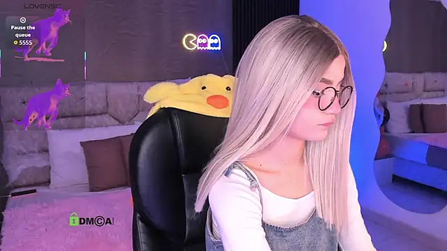 Arinextdoor online show from 10/30/25, 11:05