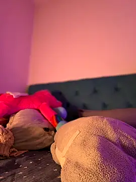 ScarletBloom  online show from 11/14/25, 04:49