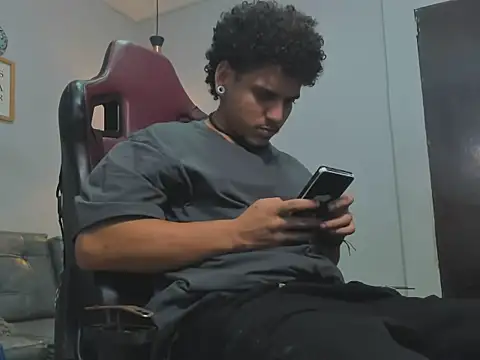 Snapshot of Xfire_boy69 chatting on 02/04/26, 01:44 Xfire boy69 online show from 02/04/26, 01:44