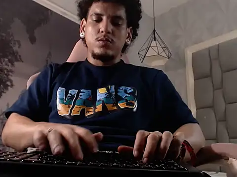 Snapshot of Xfire_boy69 chatting on 02/05/26, 02:49 Xfire boy69 online show from 02/05/26, 02:49