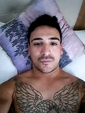 Snapshot of bigandstrong2217 chatting on 10/26/25, 09:53 bigandstrong2217 online show from 10/26/25, 09:53