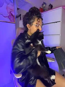 Dannaa Lovs online show from 10/11/25, 05:33