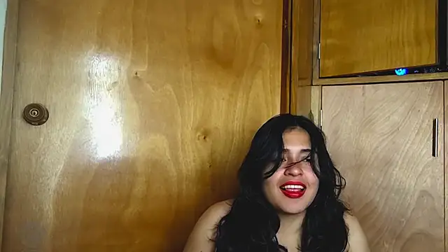 Snapshot of EmilyNoir1 chatting on 09/20/25, 11:28 EmilyNoir1 online show from 09/20/25, 11:28