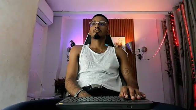 Darwin mayo online show from 11/24/25, 05:23