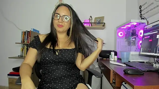 Snapshot of lady_sophie chatting on 09/20/25, 08:10 lady sophie online show from 09/20/25, 08:10