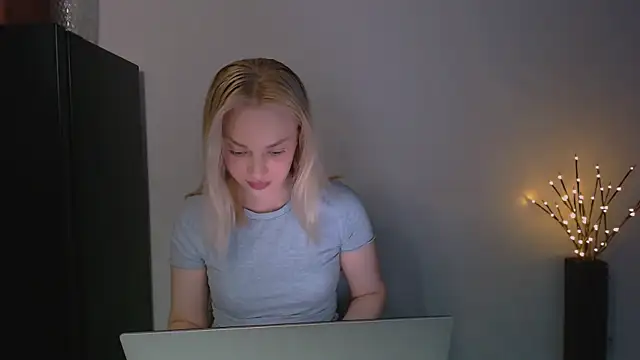 Snapshot of Lia_noo_regrets chatting on 05/12/26, 05:21 Lia noo regrets online show from 05/12/26, 05:21