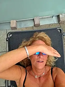 HotWifeLyn68 online show from 07/05/26, 12:01