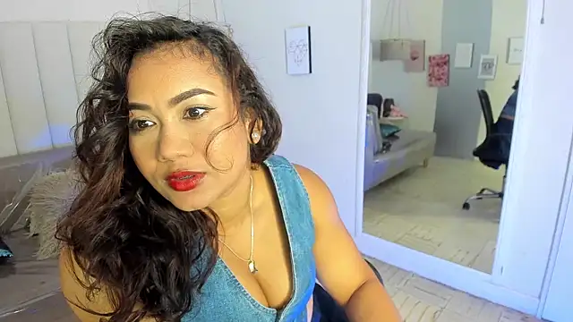 Snapshot of veronica_b07 chatting on 05/16/26, 01:54 veronica b07 online show from 05/16/26, 01:54